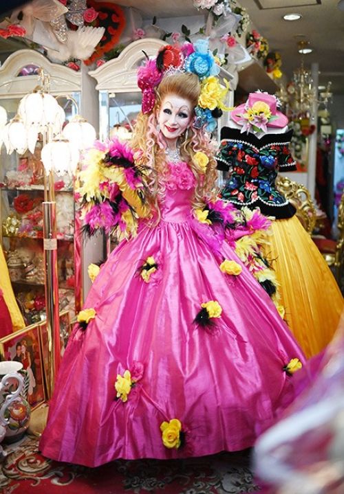 bà matsumoto tại cửa tiệm